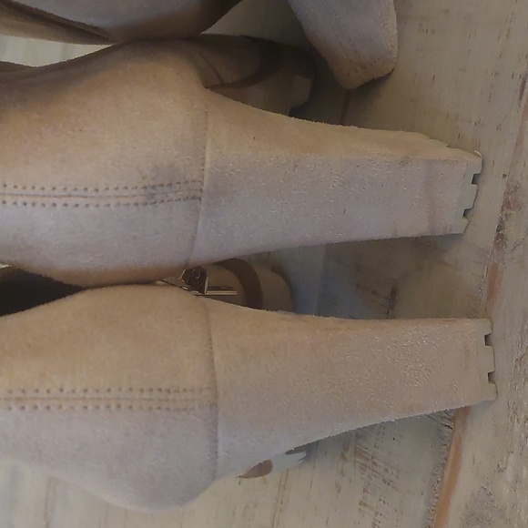 Last Call!! JLo Size 7.5 Knee High Tan Boots - Picture 6 of 6